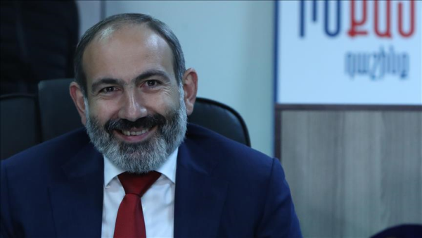 Azərbaycanlı fəal Nikol Paşaniyanla bir arada